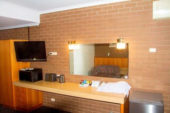 Mildura Motor Inn 2 Bedroom Family Room