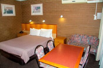 Mildura Motor Inn 2 Bedroom Family Room