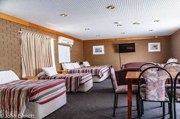 Mildura Motor Inn Large Family Room