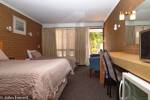 Standard Queen + Room  Mildura Motor Inn