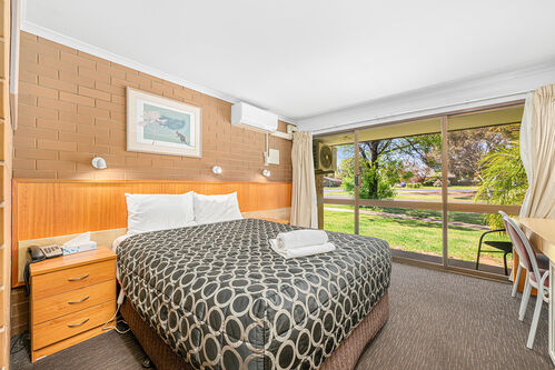Standard Queen Room