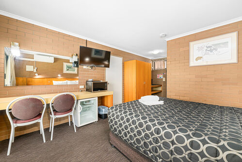 Standard Queen Room